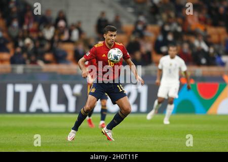 Milano, Italia. 10 Ott 2021. Rodri (ESP) Football/Soccer : incontro finale della UEFA Nations League tra Spagna 1-2 Francia allo Stadio San Siro di Milano. Credit: Mutsu Kawamori/AFLO/Alamy Live News Foto Stock