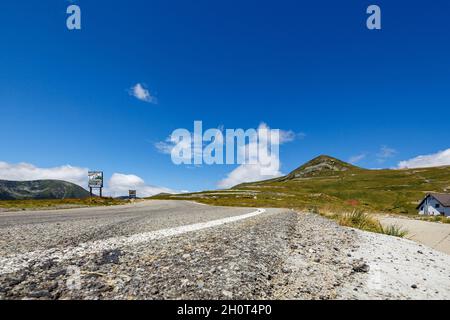La strada Transalpinain i Monti Carpazi di Romania Foto Stock