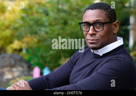 Cheltenham Letteratura Festival, Cheltenham, UK - Giovedì 14 Ottobre 2021 - David Harewood attore e presentatore a Cheltenham per discutere il suo libro forse non appartengo qui - il Festival corre fino a Domenica 17 Ottobre - Photo Steven May / Alamy Live News Foto Stock