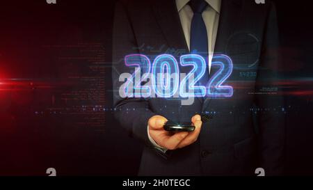 2022 anni, nuovo concetto di cyber design. Businessman toccare il display ologramma in mano. Futuristico simbolo di luce astratto. Foto Stock