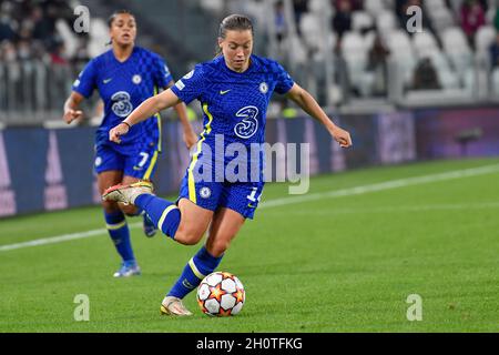 Torino, Italia. 13 ottobre 2021. Fran Kirby (14) di Chelsea visto nella partita UEFA Women's Champions League tra Juventus e Chelsea allo Juventus Stadium di Torino. (Photo Credit: Gonzales Photo/Alamy Live News Foto Stock