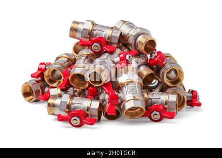 Cumulo di rubinetti per l'installazione di tubazioni isolati su bianco Foto Stock