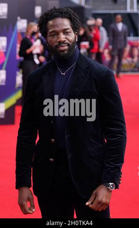 Sope Dirisu arriva per la prima britannica di 'Mothering Sunday', presso il Royal Festival Hall di Londra durante il BFI London Film Festival. Data di emissione: Giovedì 14 ottobre 2021. Foto Stock