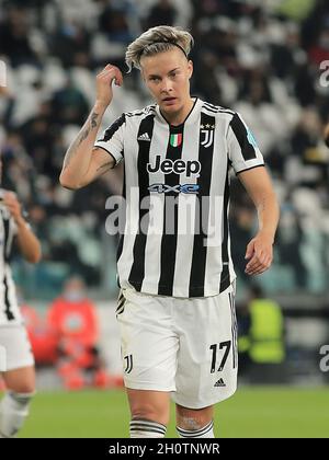 Torino, Italia. 13 ottobre 2021. Lina Hurtig (Juventus FC Women) durante la Juventus FC vs Chelsea, UEFA Champions League Women Football match a Torino, Italia, Ottobre 13 2021 Credit: Independent Photo Agency/Alamy Live News Foto Stock
