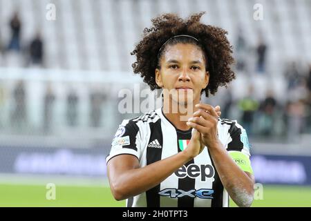 Torino, Italia. 13 ottobre 2021. Sara Gama (Juventus FC Women) durante la Juventus FC vs Chelsea, UEFA Champions League Women Football match a Torino, Italia, Ottobre 13 2021 Credit: Independent Photo Agency/Alamy Live News Foto Stock