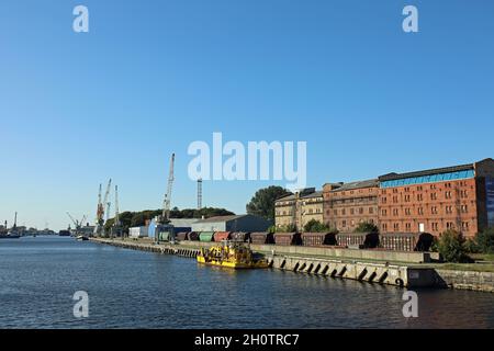 Canale commerciale a Liepaja, Lettonia occidentale Foto Stock