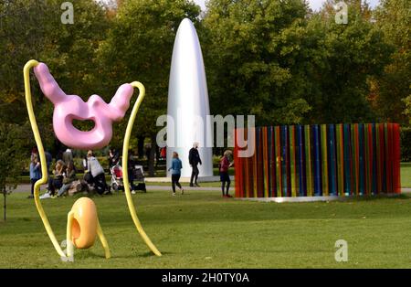 Londra, Regno Unito. 14 Ott 2021. "Fregio scultura al Regent's Park" - mostra di sculture all'aperto per accompagnare l'evento Fieze London che inizia oggi. Vanessa da Silva, Muamba Grove #1, 2019 Credit: Phil Robinson/Alamy Live News Foto Stock