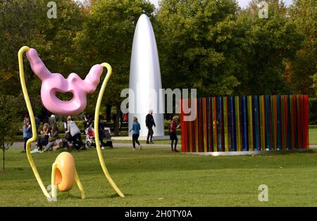 Londra, Regno Unito. 14 ottobre 2021. "Frieze Sculpture at the Regent's Park" - mostra di sculture all'aperto che accompagna l'evento Frieze London che inizia oggi. Vanessa da Silva, Muamba Grove n. 1, 2019 crediti: Phil Robinson/Alamy Live News Foto Stock