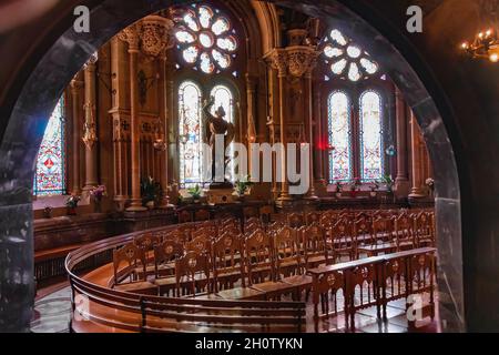 Montserrat, Spagna - 21 settembre 2021: Cappella nascosta all'interno della Basilica di Montserrat a Barcellona, catalogna, spagna Foto Stock