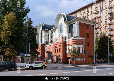 Visualizza il registratore di cassa di Moschows nuovo Teatro dell'Opera nome E.V. Kolobov al Giardino dell'Hermitage: Mosca, Russia - 13 settembre 2021 Foto Stock