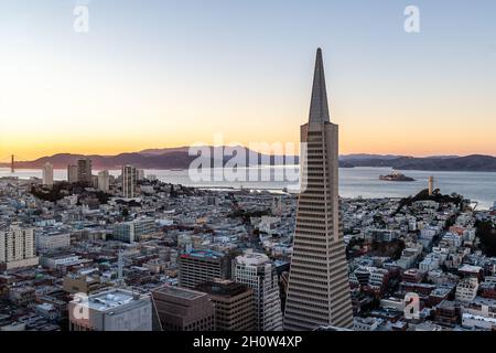 Tramonto sul centro di San Francisco Foto Stock