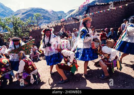 Mamacha Carmen festeggiamenti a Pisac, Valle Sacra di Cusco, Perù Foto Stock