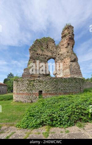 Rovine dell'antica fortezza romana Castra Martis nella città di Kula, regione Vidin, Bulgaria Foto Stock