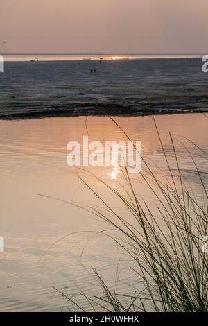 Tramonto sul fiume Padma a Rajshahi, Bangladesh Foto Stock