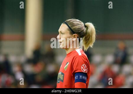 Monaco di Baviera, Germania. 14 Ott 2021. Portiere Jennifer Falk (13 BK Hacken) durante la partita della UEFA Womens Champions League tra il Bayern Monaco e la BK Hacken al Campus FC Bayern, Germania. Credit: SPP Sport Press Photo. /Alamy Live News Foto Stock