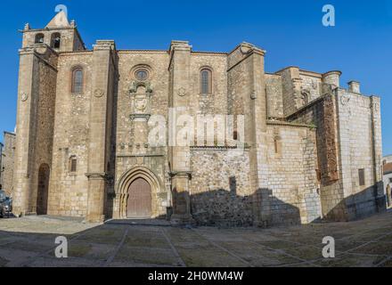 Chiesa di Santiago, primo sito dell'Ordine militare dei Cavalieri di Santiago. Caceres, Estremadura, Spagna Foto Stock