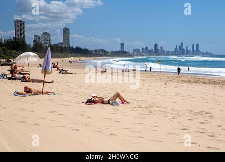 Vita in spiaggia a Burleigh Heads Foto Stock