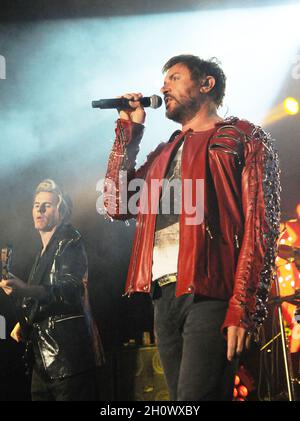 14 OTTOBRE: John Taylor e Simon LeBon di Duran Duran suonano al Chastain Park Amphitheater di Atlanta, Georgia, il 14 ottobre 2011. CREDIT: Chris McKay / MediaPunch Foto Stock