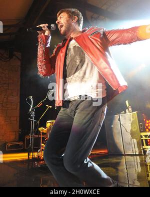 14 OTTOBRE: Simon LeBon di Duran Duran suona al Chastain Park Amphitheater di Atlanta, Georgia, il 14 ottobre 2011. CREDIT: Chris McKay / MediaPunch Foto Stock