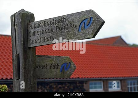 Cartello di legno che mostra Coast Path, Crafer Foto Stock