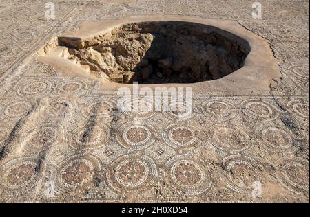 Bagno romano presso il sito archeologico di Agios Georgios Pegeia, regione di Paphos, Cipro. Foto Stock