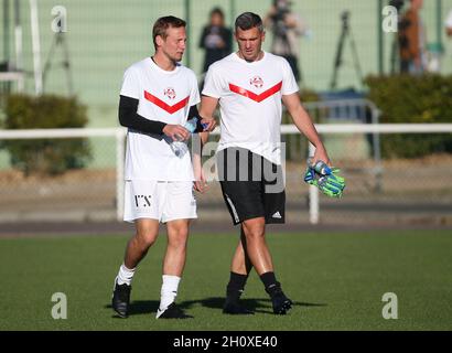 Poissy, Francia. 14 Ott 2021. Clement Chantome, portiere del VCF Nicolas Douchez durante la amichevole partita di calcio benefico tra Varietes Club de France (VCF) e chi PSG (Hopital de Poissy) a favore della Fondation des Hopitaux presieduta da Brigitte Macron, moglie del presidente francese, il 14 ottobre 2021 allo Stade Leo Lagrange di Poissy, Francia - Foto Jean Catuffe/DPPI Credit: DPPI Media/Alamy Live News Foto Stock