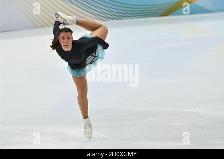 Pechino, Cina. 15 ottobre 2021. Nicole Schott di Germania compete durante l'esperienza Beijing Asian Open Figure Skating Trophy Women Single Skating Free Skating a Pechino, capitale della Cina il 15 ottobre 2021. Credit: Chen Yichen/Xinhua/Alamy Live News Foto Stock