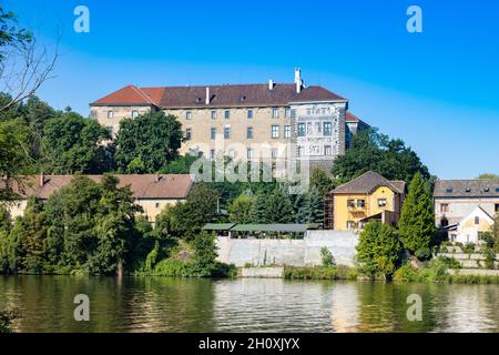 Zámek Nelahozeves, řeka Moldava, Střední Čechy, Česká republika / fiume Moldava, castello rinascimentale Nelahozeves, Boemia centrale, repubblica Ceca Foto Stock