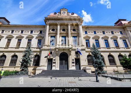 Bucarest, Romania, 6 maggio 2021: Principale edificio storico e sede della Banca Nazionale di Romania (Banca Nationala a Romaniei) in via Lipscani (. Foto Stock