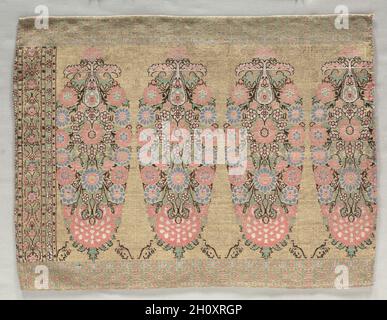 Due pezzi da una sciarpa, 1700s. Iran, XVIII secolo. Brocade; complessivo: 38,5 x 50,5 cm (15 3/16 x 19 7/8 in.). Foto Stock