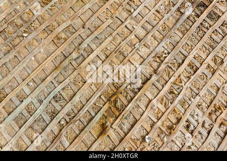 Muro di mattatura nel vecchio appartamento prima di un nuovo rinnovo Foto Stock