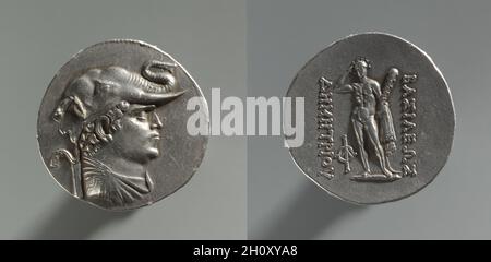 Tetradrachm Coin di Demetrios i, 200-190 a.C. Afghanistan, Bactria, periodo indogreco. Argento; diametro: 3.3 cm (5/16 poll.). Demetrios i (222–180 a.C.) governava il regno indogreco di Bactria dal 200 al 180 a.C. e coniò questa moneta per commemorare le sue conquiste sui territori a sud, nell'attuale Pakistan. Ha collegato la sua immagine sulla sua moneta ad Alessandro di Macedone (356–323 a.C.), che si è raffigurato con un cuoio capelluto di leone dopo la sua conquista dell'India; Demetrios ha sostituito un elefante per il leone. Al contrario c'è Ercole, identificato anche con Alessandro. Foto Stock