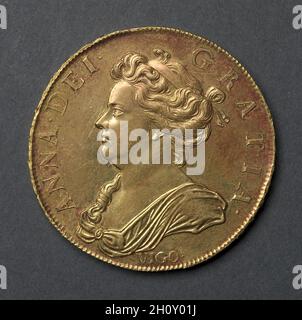 Cinque Guineas: Anne (obverse), 1703. Inghilterra, Anne, 1702-1714. Oro; diametro: 2.9 cm (1/8 poll.). Foto Stock
