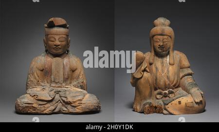 Divinità Shinto, 900. Giappone, periodo Heian (794-1185). Legno, con tracce di policromia; totale: 50.3 x 38.1 cm (19 13/16 x 15 poll.). Queste sculture rappresentano il kami, il nome delle divinità associate alla tradizione religiosa giapponese nota come Shinto. Si dice che siano stati creati originariamente per il santuario hachiman degli Stati Uniti a Oita, sull'isola di Kyushu. Il Santuario di Hachiman degli Stati Uniti ospita quattro kami principali: Hime Okami, che assiste coloro che si occupano di agricoltura e viaggi in mare; il leggendario imperatore del V secolo Ojin deificato come il kami Hachiman; l'imperatrice Jingu; e il kami del Monte Kawara, che aiuta la coppe Foto Stock