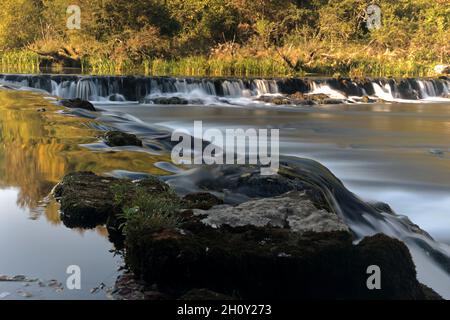 Splendida vista sulle cascate del fiume Dobra in Croazia Foto Stock