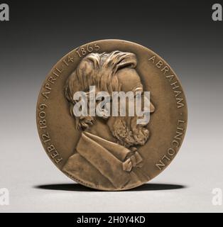 Abraham Lincoln medaglia (complementare), 1900s. Charles Calverley (American, 1833-1914). Bronzo; diametro: 6,9 cm (2 11/16 in.). Foto Stock