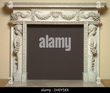 Mantel, c.. 1730. Dopo Inigo Jones (inglese, 1573–1652), probabilmente di William Kent (inglese, 1685-1748). Marmo; totale: 153.7 x 204.4 cm (60 1/2 x 80 1/2 poll.). Le cornucopie e le parentesi a chiocciola tappate dal busto del Dio romano giovane, Mercurio, furono ispirate dall'opera di Inigo Jones, uno dei primi architetti britannici di grande fama. Il mantel è stato originariamente installato in Wanstead House, precedentemente situato alla periferia di Londra. Lavorando di fronte all'architetto, Colen Campbell (1676–1729), William Kent completò la decorazione interna della tenuta e probabilmente lo produceva Foto Stock