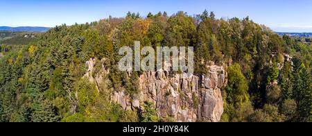 Vista aerea della Gibilterra Rock state Natural Area, vicino a Lodi, Columbia County, Wisconsin, in un bel pomeriggio di inizio autunno. Foto Stock