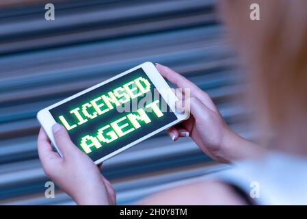 Firma che mostra l'Agente concesso in licenza. Business idea Venditore autorizzato e accreditato di polizze assicurative Voice e Video Calling capacità di connessione Foto Stock