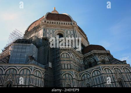 facciata del duomo di firenze con cupola in toscana in italia Foto Stock