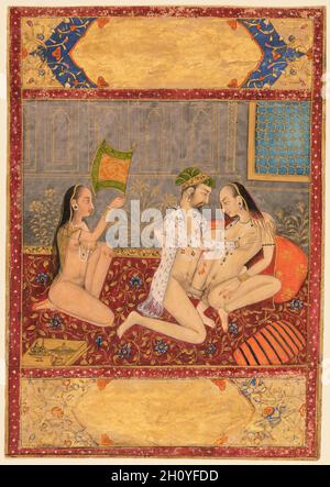 Un re che fa l'amore nell'Harem, c. 1720-30. India nordoccidentale, Rajasthan, Rajput Regno di Jaipur. Gomma tempera e oro su carta; pagina: 13.7 x 9.5 cm (5 3/8 x 3 3/4 pollici); miniatura: 8.3 x 8.6 cm (3 1/4 x 3 3/8 pollici). Da una serie di dipinti che valorizzano la virilità del regnante, questa scena di amore si trova nel sontuoso spazio interno dei quartieri femminili del palazzo. Tappeti floreali in mauve, finestre in lattice d'oro e vasi per il vino e paan ravvivante esaltano la scena. Le pareti in marmo con piante fiorite in oro e nicchie appaiono grigie nella luce soffusa della sera. Foto Stock