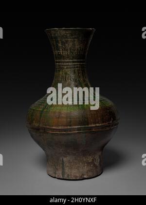 Jar (HU), 206 BC-AD 220. Cina, dinastia Han (202 BC-AD 220). Terracotte; complessivo: 49 cm (19 5/16 in.). Foto Stock