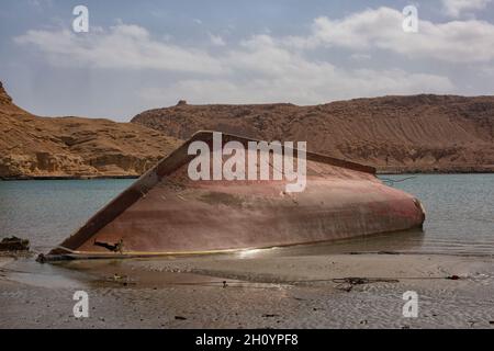 Cantiere navale di sur Oman dove vengono fabbricate e riparate imbarcazioni tradizionali Foto Stock