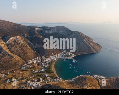 Vista aerea di Kamares, isola greca di sifnos Foto Stock