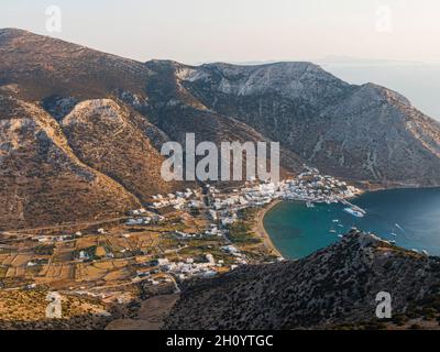 Vista aerea di Kamares, isola greca di sifnos Foto Stock