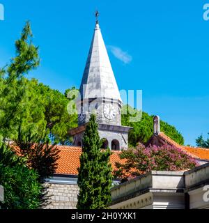 Kroatien, Istrien, Opatija, Abteikirche Crkva sv. Jakov (St Jakob) im gleichnamigen Park Foto Stock