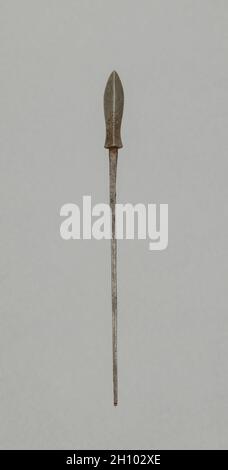 Punto freccia, 1700. Giappone, periodo Edo (1615-1868). Acciaio; lunghezza complessiva: 15.3 cm; testa: 3.8 cm (1/2 poll.). Foto Stock