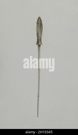 Punto freccia, 1700. Giappone, periodo Edo (1615-1868). Acciaio; lunghezza complessiva: 16.2 cm (6 3/8 in.); testa: 4.6 cm (1 13/16 in.). Foto Stock