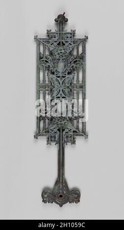 Balustre con pannello progettato per il negozio Schlesinger e Mayer (ora Carson, Pirie, Scott e Company), 1899-1904. George Grant Elmslie (americano, 1871-1952). Ghisa; totale: 89.2 x 25.1 cm (35 1/8 x 9 7/8 poll.). Foto Stock