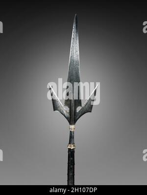Corsèque (Chauve-Souris), c. 1530. Italia del nord, del XVI secolo. Acciaio, quadrato manico in legno piallato con spigoli; complessivo: 254 cm (100 in.); blade: 26 cm (10 1/4 in.). Foto Stock